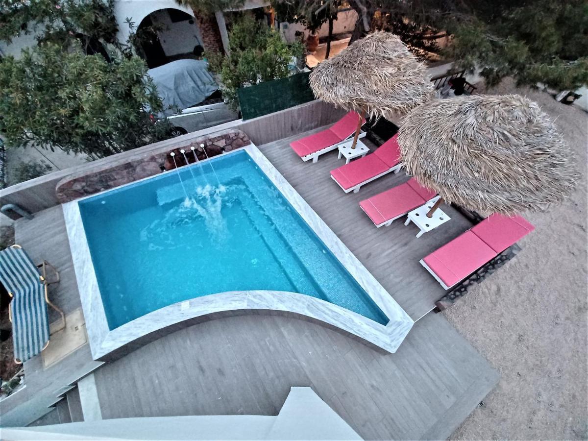 Located By The Sea One Beachfront Private Captain Lazaros Pool Villa With Loft In 750Sqm Spacious Private Plot-Jacuzzi-Sunrelax-Furnished Terace-Gazebo-Private Parking,Sleep 3 Adults And 2 Children, Just Steps From The Black Beach-Seaview Perissa  Exterior foto