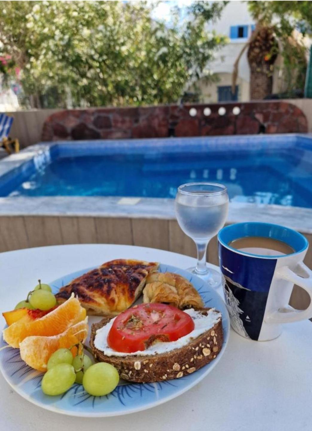 Located By The Sea One Beachfront Private Captain Lazaros Pool Villa With Loft In 750Sqm Spacious Private Plot-Jacuzzi-Sunrelax-Furnished Terace-Gazebo-Private Parking,Sleep 3 Adults And 2 Children, Just Steps From The Black Beach-Seaview Perissa  Exterior foto