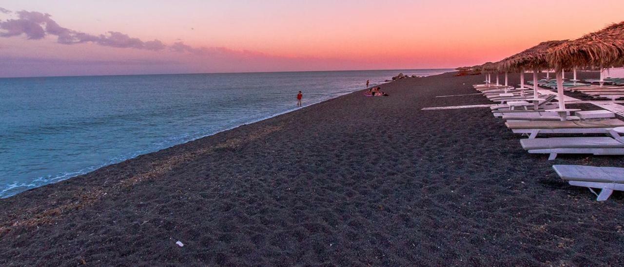 Located By The Sea One Beachfront Private Captain Lazaros Pool Villa With Loft In 750Sqm Spacious Private Plot-Jacuzzi-Sunrelax-Furnished Terace-Gazebo-Private Parking,Sleep 3 Adults And 2 Children, Just Steps From The Black Beach-Seaview Perissa  Exterior foto