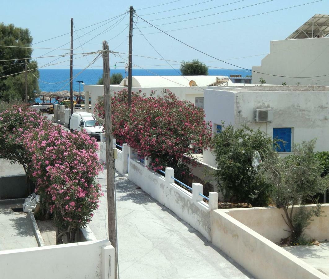 Located By The Sea One Beachfront Private Captain Lazaros Pool Villa With Loft In 750Sqm Spacious Private Plot-Jacuzzi-Sunrelax-Furnished Terace-Gazebo-Private Parking,Sleep 3 Adults And 2 Children, Just Steps From The Black Beach-Seaview Perissa  Exterior foto