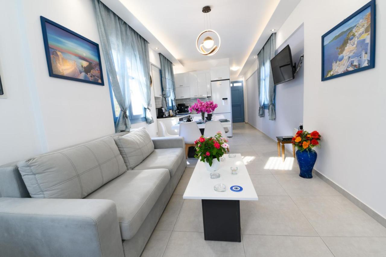 Located By The Sea One Beachfront Private Captain Lazaros Pool Villa With Loft In 750Sqm Spacious Private Plot-Jacuzzi-Sunrelax-Furnished Terace-Gazebo-Private Parking,Sleep 3 Adults And 2 Children, Just Steps From The Black Beach-Seaview Perissa  Exterior foto